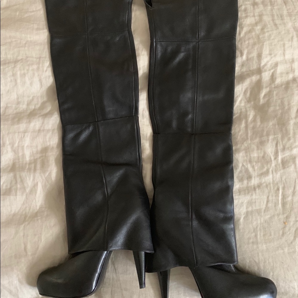 Report signature platform over the knee boots